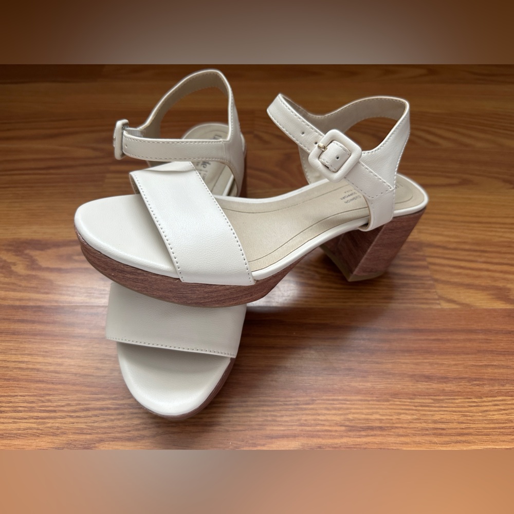 Life Stride Cream Platform Sandals